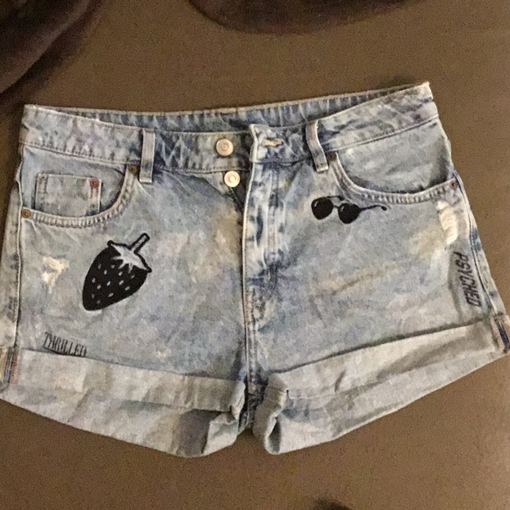 Divided Jean Shorts with embroidered images size 8
